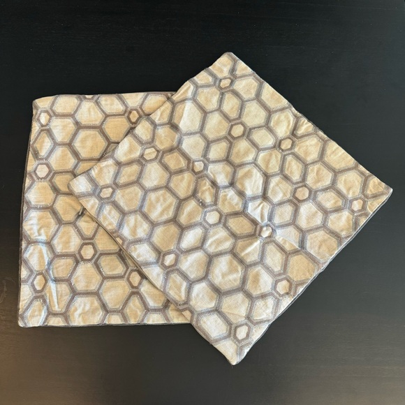 16 x 16 crate and barrel pillow cases- 2 - Picture 1 of 9